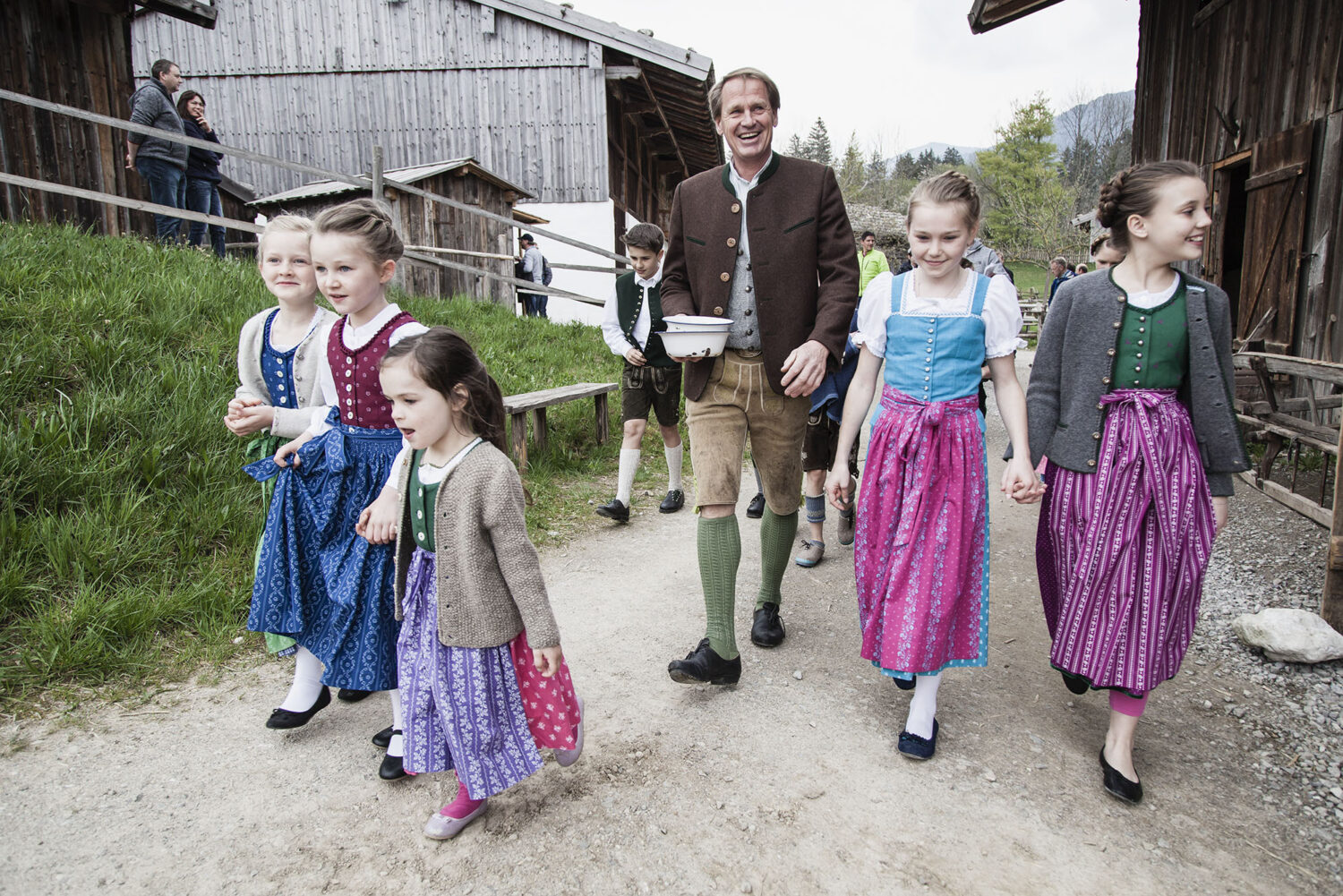 Kinder im altbayrischen Dorf ©Benjamin Kaufmann