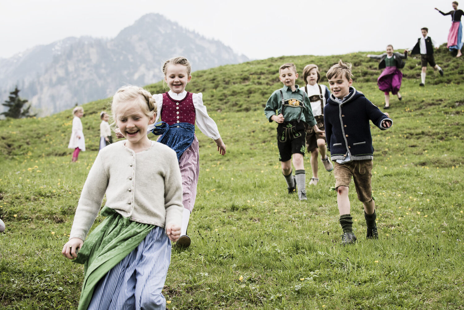 Kinder im altbayrischen Dorf ©Benjamin Kaufmann